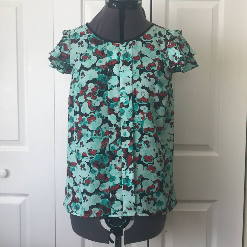 Kensie Pansies Blue and Red Flutter Sleeve Pleated Front Floral Top • Size XS 🔴